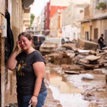 Le roi d’Espagne se rend au chevet d’habitants meurtris par les inondations